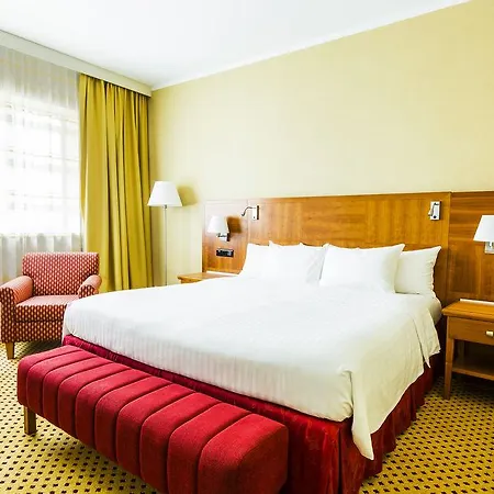 Courtyard By Marriott Airport 4* Prága