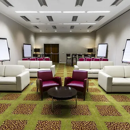 Courtyard By Marriott Airport Szálloda