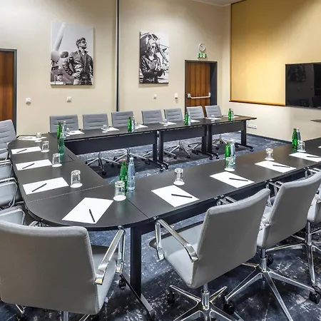 호텔 코트야드 바이 메리어트 에어포트 프라하