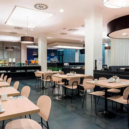 Courtyard By Marriott Airport Hotel Prague
