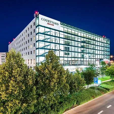Courtyard By Marriott Airport Prague