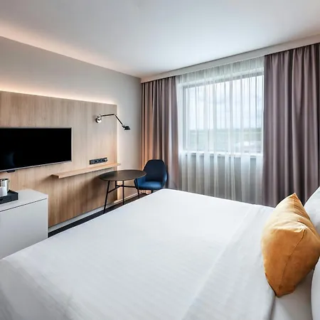 Courtyard By Marriott Airport Szálloda