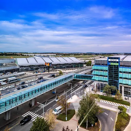 코트야드 바이 메리어트 에어포트 호텔