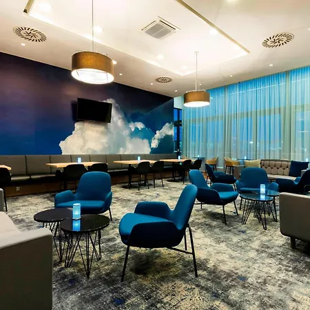 Szálloda Courtyard By Marriott Airport Prága