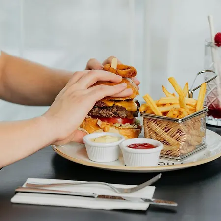 코트야드 바이 메리어트 에어포트 4* 프라하