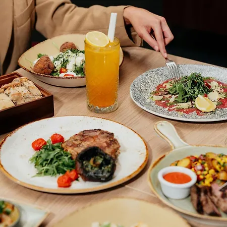 فندق كورتيارد باي ماريوت مطار