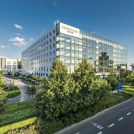 Courtyard By Marriott Airport Prag