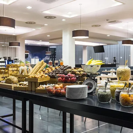 Courtyard By Marriott Airport 4*