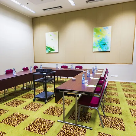 Courtyard By Marriott Airport Hotel Prague