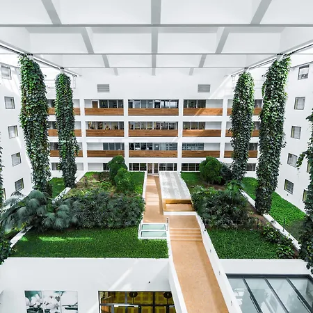 Courtyard By Marriott Airport 4* Prague