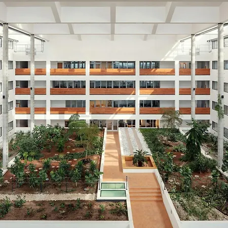 Ξενοδοχείο Courtyard By Marriott Airport 4*