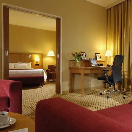 Hotel Courtyard By Marriott Airport Prague