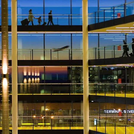 Courtyard By Marriott Airport Prague