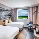 Courtyard By Marriott Airport