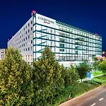 Courtyard By Marriott Airport Praag