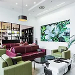 Courtyard By Marriott Airport Hotel