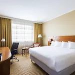 Hotel Courtyard By Marriott Airport