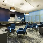 Courtyard By Marriott Airport Hotel