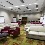 Courtyard By Marriott Airport