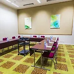 Courtyard By Marriott Airport Hotel Praag