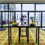 Courtyard By Marriott Airport Hotel