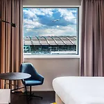Hotel Courtyard By Marriott Airport 4*