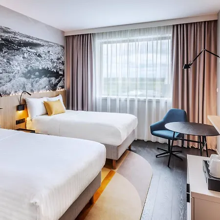 Courtyard By Marriott Airport Prag